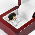 انگشتر عقیق مشکی نقره مردانه طرح دورطلایی ایلیار - Image 4