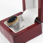 انگشتر عقیق مشکی نقره مردانه طرح دورطلایی سالار - Image 2