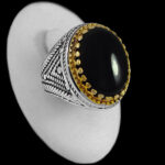 انگشتر عقیق مشکی نقره مردانه طرح دورطلایی سالار