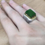 انگشتر عقیق سبز نقره مردانه طرح دور طلایی جنت - Image 4