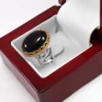 انگشتر عقیق مشکی نقره مردانه طرح دورطلایی یا حسین (ع) - Image 2