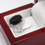 انگشتر عقیق مشکی نقره زنانه طرح آدینه - Image 3