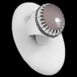 انگشتر عقیق کبود یمنی نقره دست ساز مردانه طرح فاخر فیلی دورچنگ