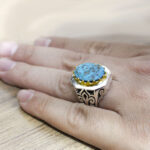 انگشتر نقره فیروزه نیشابوری فاخر دست ساز مردانه طرح کیوان ۲ - Image 6