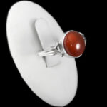 انگشتر عقیق سرخ یمنی نقره دست ساز مردانه و زنانه طرح بالان + حرز امام جواد (ع) + تربت امام حسین (ع)