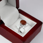 انگشتر عقیق سرخ یمنی نقره دست ساز مردانه و زنانه طرح بالان + حرز امام جواد (ع) + تربت امام حسین (ع) - Image 3