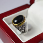 انگشتر عقیق مشکی نقره مردانه طرح دورطلایی یا علی مدد (ع) - Image 3