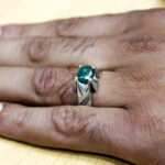 انگشتر زمرد زامبیا الماس تراش نقره مردانه دست ساز طرح فاخر ایرمان - Image 2