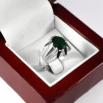 انگشتر زمرد الماس تراش نقره مردانه طرح اورمان - Image 3