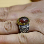 انگشتر گارنت نقره مردانه طرح دورطلایی برمند - Image 4