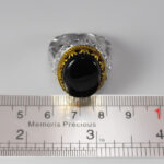 انگشتر عقیق مشکی نقره مردانه طرح دورطلایی پنام - Image 3