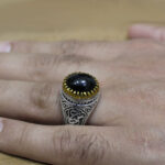 انگشتر عقیق مشکی نقره مردانه طرح دورطلایی یا عباس (ع) - Image 3