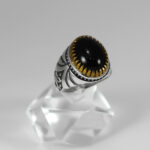 انگشتر عقیق مشکی نقره مردانه طرح دورطلایی یا حسین (ع) - Image 2