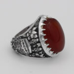 انگشتر عقیق سرخ نقره مردانه دست ساز فاخر طرح قلم زنی سه بعدی قبلتَین - Image 6