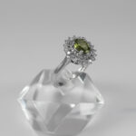 انگشتر زبرجد الماس تراش نقره زنانه طرح پرنیانه - Image 2