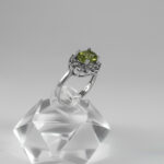 انگشتر زبرجد الماس تراش نقره زنانه طرح پرهون - Image 2