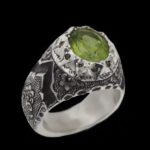 انگشتر زبرجد الماس تراش نقره مردانه دست ساز طرح فاخر رادمهر با تزئین ۱۰ قطعه برلیان