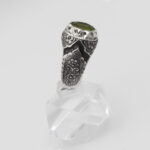 انگشتر زبرجد الماس تراش نقره مردانه دست ساز طرح فاخر رادمهر با تزئین ۱۰ قطعه برلیان - Image 2