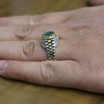 انگشتر زمرد زامبیا الماس تراش نقره مردانه طرح ساعت رولکسی دور طلایی سحاب - Image 4