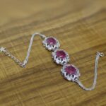 دستبند یاقوت سرخ الماس تراش نقره زنانه طرح دلنواز - Image 2