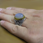 انگشتر عقیق کبود یمنی نقره مردانه طرح دورطلایی رائد - Image 4