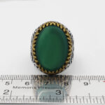 انگشتر عقیق سبز نقره مردانه طرح دور طلایی فاخر کمیل - Image 4