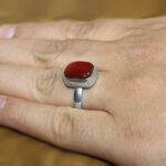 انگشتر عقیق یمنی نقره دست ساز مردانه و زنانه طرح هشت ضلعی رستگار + تربت امام حسین (ع) + حرز امام جواد (ع) - Image 4