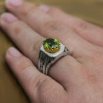 انگشتر زبرجد الماس تراش نقره مردانه دست ساز طرح دورطلایی فاخر دوستار - Image 3