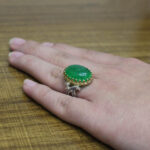 انگشتر یشم نقره مردانه طرح دور طلایی رحمدل - Image 2