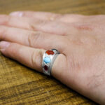 انگشتر چند سنگ نقره زنانه و مردانه دست ساز طرح راحل ۲ + حکاکی هفت جلاله روی سنگ حدید صینی - Image 3