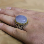 انگشتر عقیق کبود یمنی نقره مردانه طرح دورطلایی فاخر کمیل - Image 3