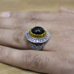 انگشتر عقیق مشکی نقره مردانه طرح دورطلایی رادبد - Image 2