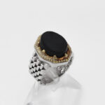 انگشتر عقیق مشکی نقره مردانه طرح دورطلایی رادمهر - Image 2