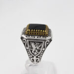 انگشتر عقیق مشکی نقره مردانه طرح مستطیلی دورطلایی رادویه - Image 3