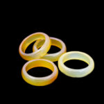 حلقه عقیق اصل عسلی مردانه و زنانه با سایزهای مختلف - Image 4