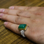 انگشتر عقیق سبز نقره مردانه طرح دور طلایی ارس - Image 3