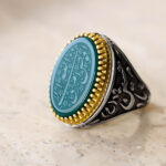 انگشتر عقیق سبز نقره مردانه طرح دورطلایی یا حسین (ع) + حکاکی "اُفَوِّضُ اَمری اِلَی الله" - Image 2