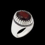 انگشتر نقره مردانه طرح فیلی دور چنگ با سنگ گارنت الماس تراش - Image 2