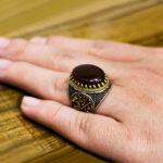 انگشتر عقیق سرخ نقره مردانه طرح دورطلایی آمدم ای شاه - Image 3