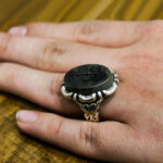 انگشتر یشم نقره مردانه طرح سادن + حکاکی عین علی (ع) - Image 4