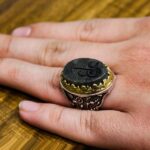 انگشتر یشم نقره مردانه طرح دور طلایی یا حسین (ع) یا مهدی (ع) +  حکاکی عین علی (ع) - Image 3