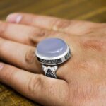 انگشتر عقیق کبود یمنی نقره دست ساز فاخر مردانه طرح اهل بیت - Image 2