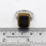 انگشتر عقیق مشکی نقره مردانه طرح مستطیلی دورطلایی اروند - Image 2