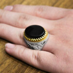 انگشتر عقیق مشکی نقره مردانه طرح دورطلایی فاخر اسحاق - Image 3