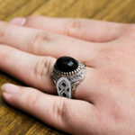 انگشتر عقیق مشکی نقره مردانه طرح اسکندر - Image 2