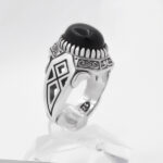 انگشتر عقیق مشکی نقره مردانه طرح اسکندر - Image 3