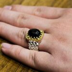 انگشتر عقیق مشکی نقره مردانه طرح ساعت رولکسی دورطلایی رودک - Image 2