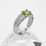 انگشتر زبرجد الماس تراش نقره زنانه طرح زکیه - Image 3