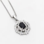 گردنبند یاقوت کبود الماس تراش نقره زنانه طرح دیارا - Image 3