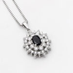 گردنبند یاقوت کبود الماس تراش نقره زنانه طرح دینا - Image 3